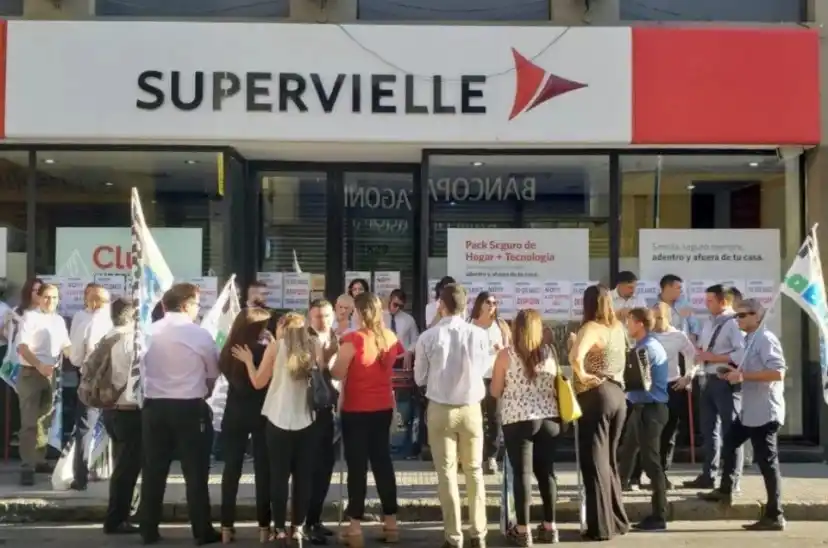 Empleados del Banco Supervielle encabezan hoy un paro nacional por reclamos salariales