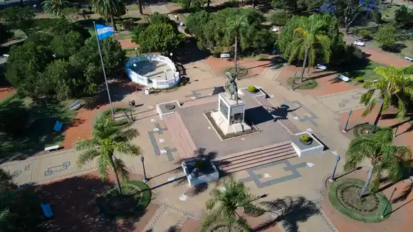 El Intendente Viotti abrió los sobres de la licitación de losetas y adoquines para mejorar plazas de la ciudad