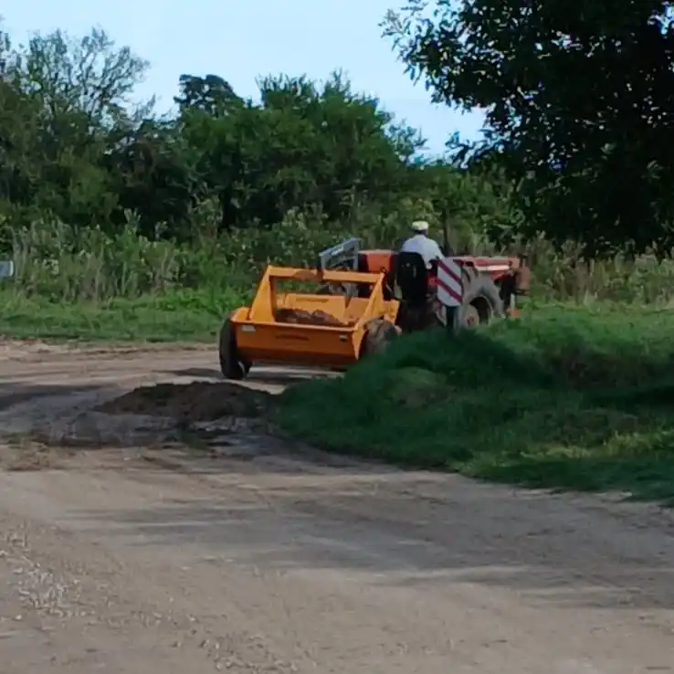 González Calderón: trabajos en los caminos tras intensas lluvias
