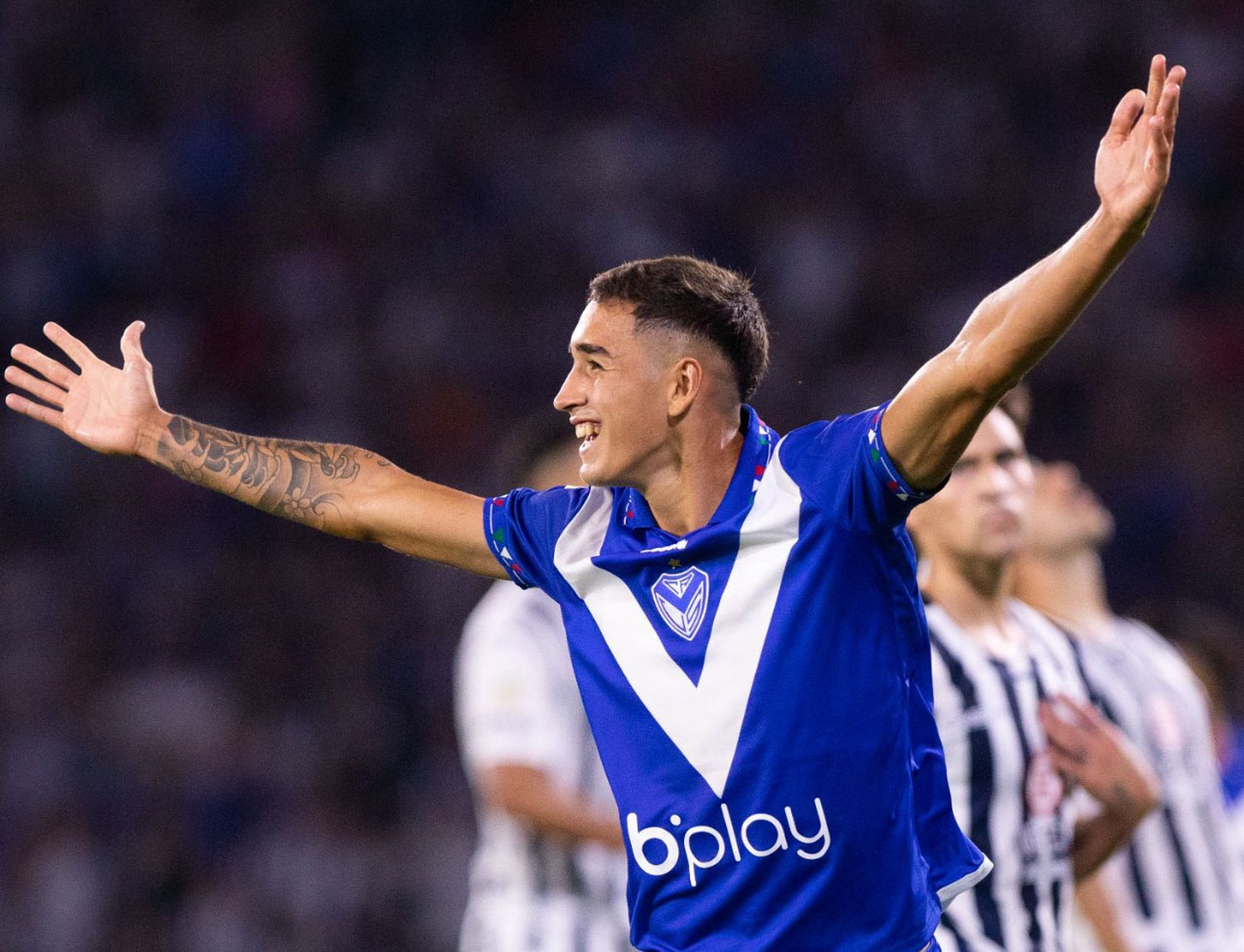 Fernández festeja el segundo gol de Vélez.