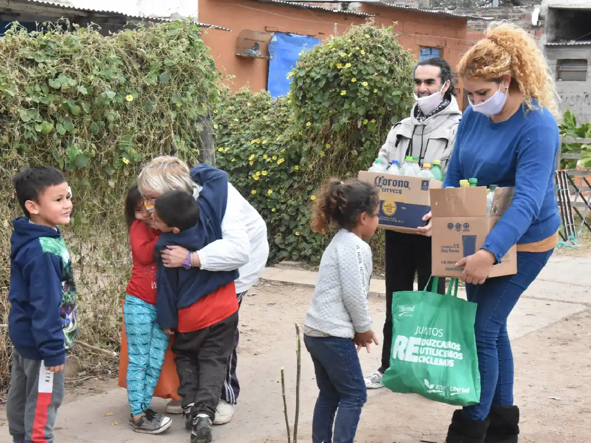 Merienda a domicilio:  la red solidaria que se  activó con la pandemia         