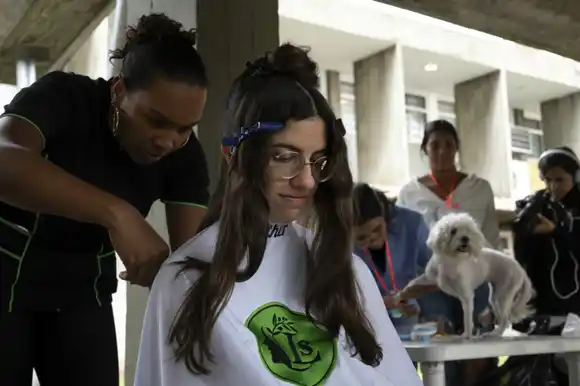 HASTA LOS PERROS DONAN PELO para ayudar a sanear el Lago de Maracaibo