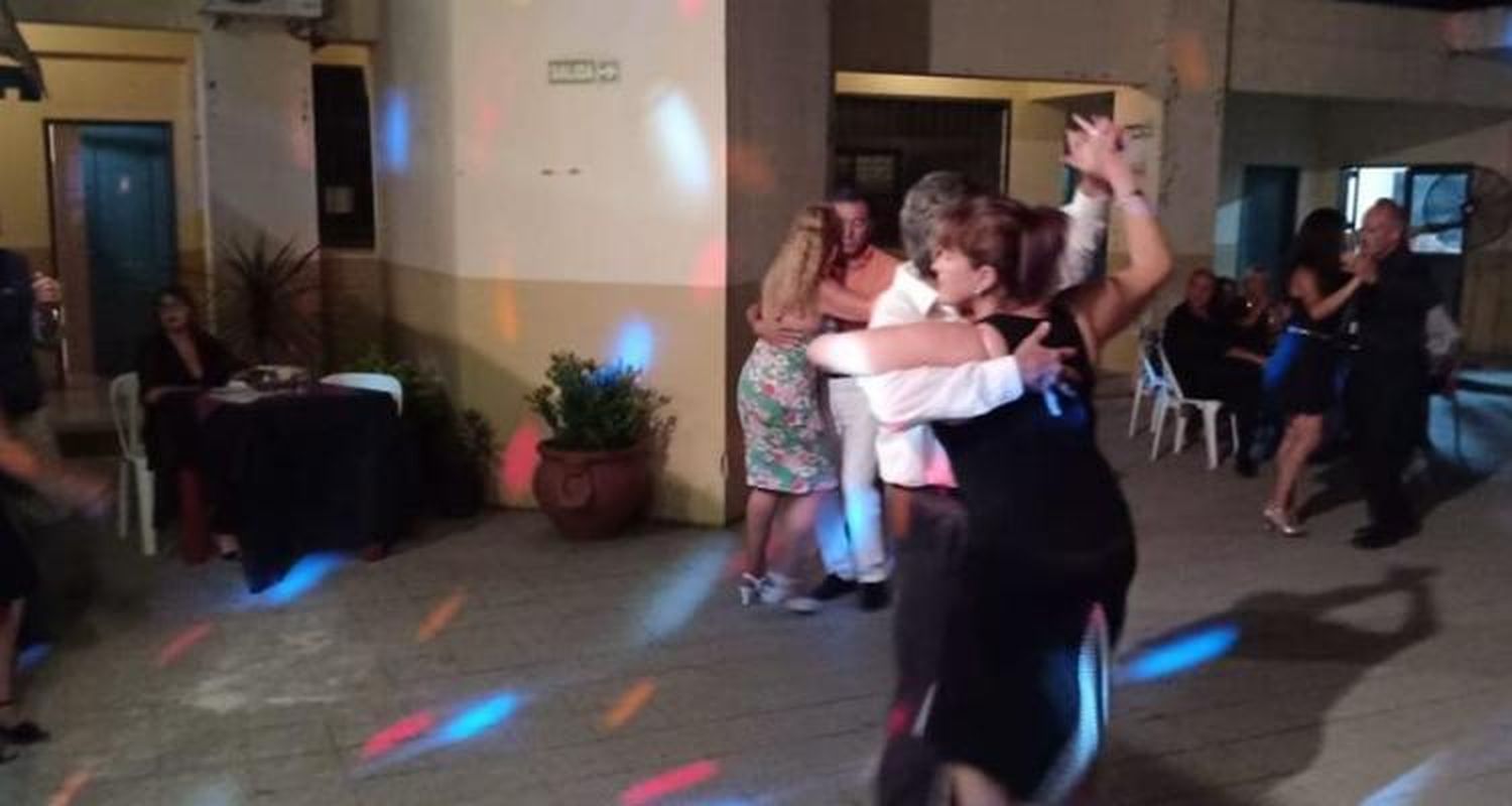 Peatonal de verano: clases de tango gratuitas este sábado en el Centro de Comercio