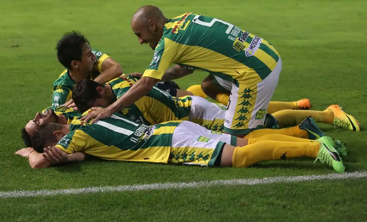 Aldosivi, para cortar la caída en La Plata