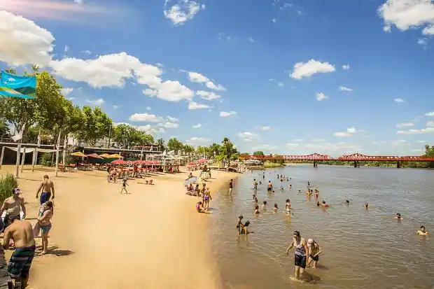 Anuncian actividades para toda la familia en la “Playa del Puente”