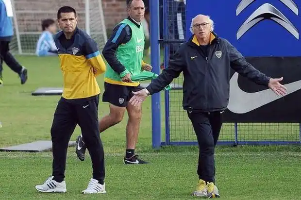 Riquelme vuelve el domingo con Arsenal