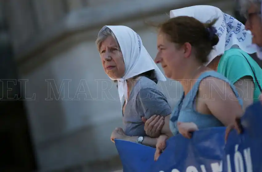 Domiciliaria a Etchecolatz: "No queremos asesinos al lado nuestro"
