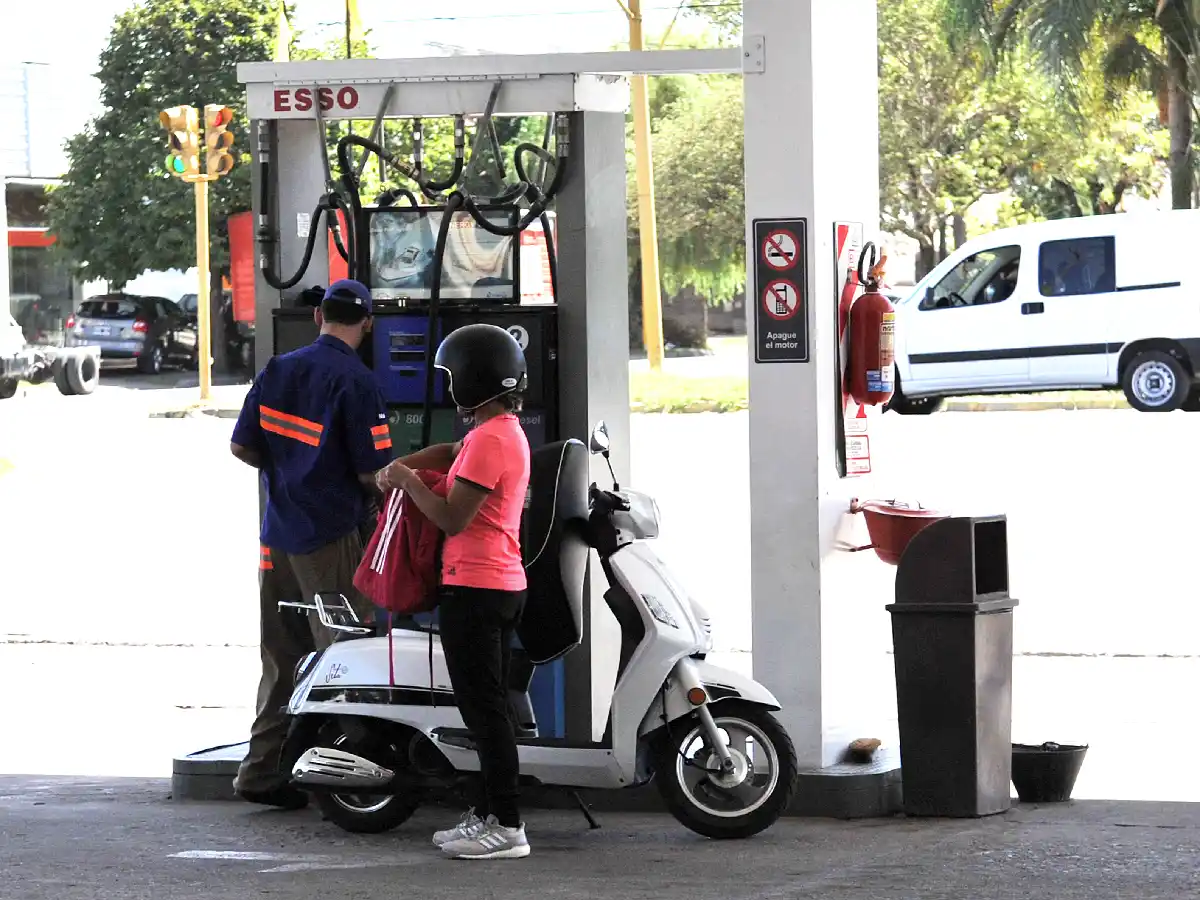 En las estaciones notan el uso del casco, aunque hay excepciones 