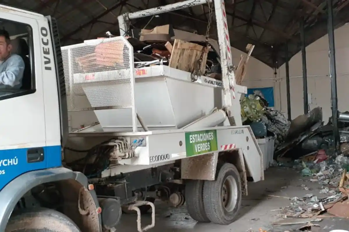 Se realizó la limpieza del interior de los Galpones del Puerto