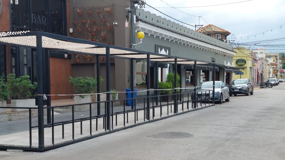 El comercio gastronómico de Pellegrini al 700 fue el único que hizo uso de la ordenanza que habilitaba los decks.