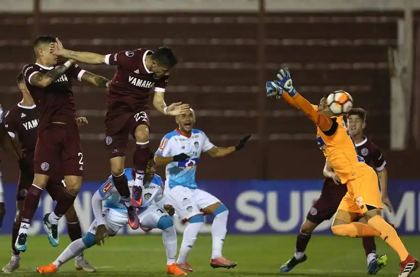 Lanús sacó una luz de ventaja