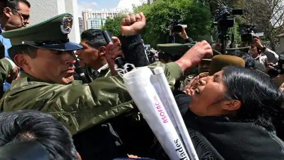 NO HAY HUMO BLANCO: protestas en Bolivia dejan 4 muertos, una mujer abusada y 178 heridos en 20 días