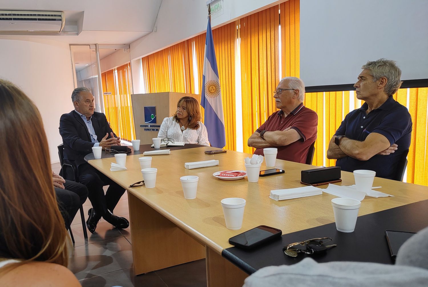 El senador nacional con industriales santafesinos.