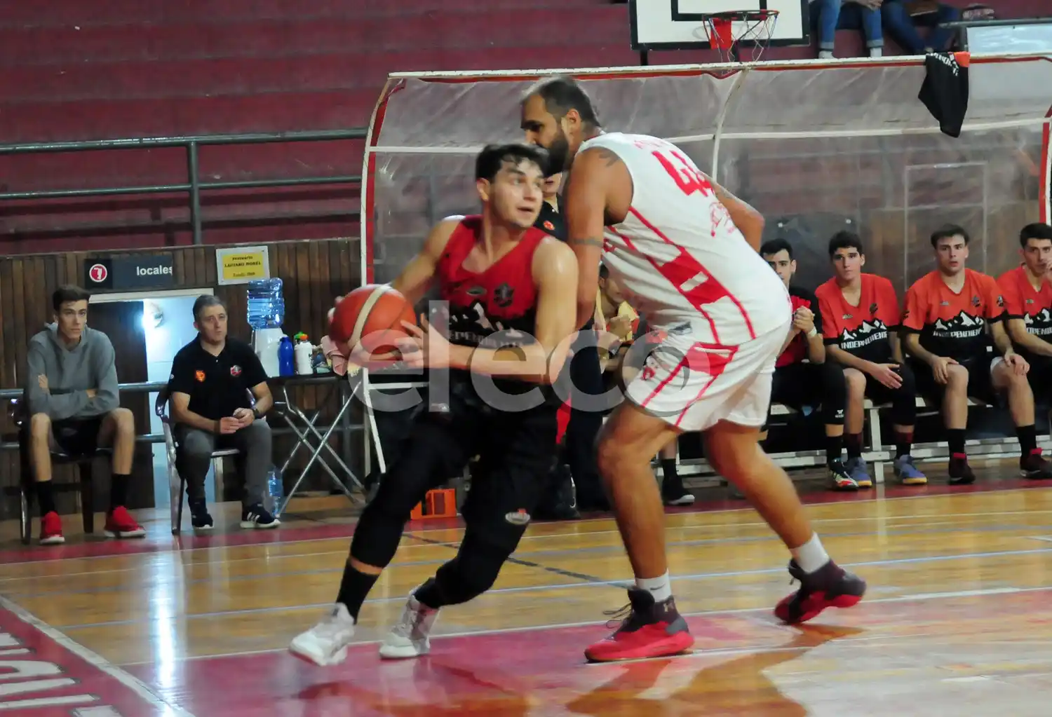 Saucedo aporta energía y rebotes en el juego interior rojinegro.