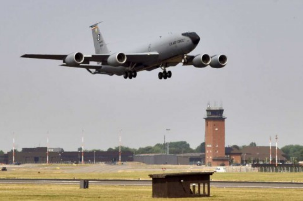 Amenazan con un ataque terrorista en el aeropuerto de Kabul
