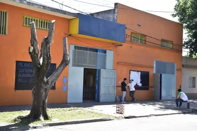 Arrojaron una bomba lacrimógena en un súper chino
