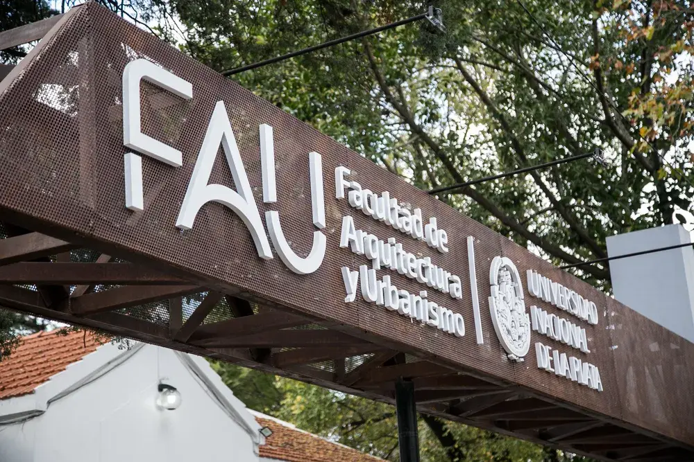 La beba fue hallada en la Facultad de Arquitectura de La Plata de la UNLP.