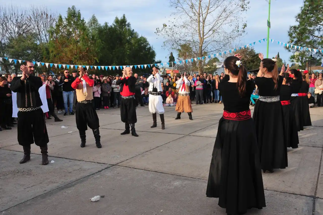 20 de Junio: Organizan un mega festejo celeste y blanco en Pueblo Belgrano
