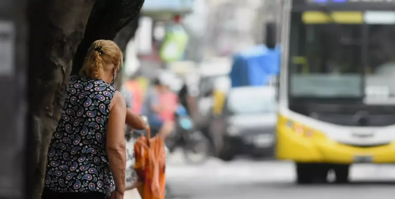 UTA amenaza con un paro de colectivos si no se cumple con el acuerdo salarial