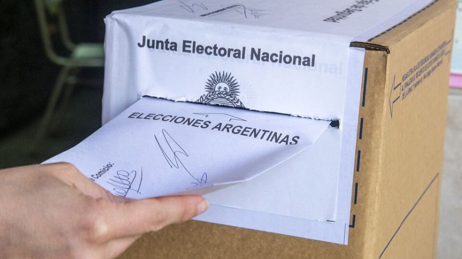 La Provincia pagará un bono a los estatales que trabajen en el proceso electoral bonaerense
