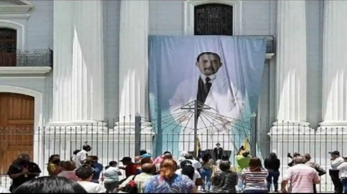 SÁBADO DE FE: feligreses rinden honores al Dr. José Gregorio Hernández y la Virgen de Chiquinquirá