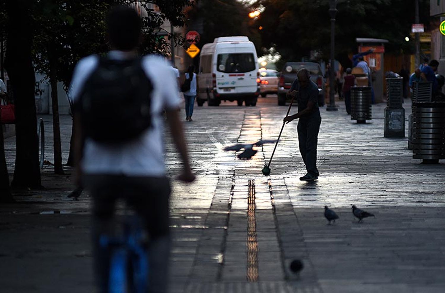 Calor con alerta nivel rojo y pronóstico de tormentas aisladas en Rosario