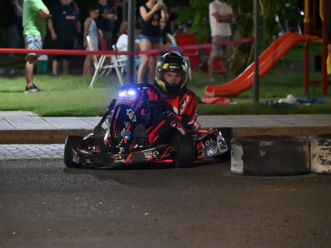Pueblo Belgrano fue escenario de la segunda edición del karting nocturno