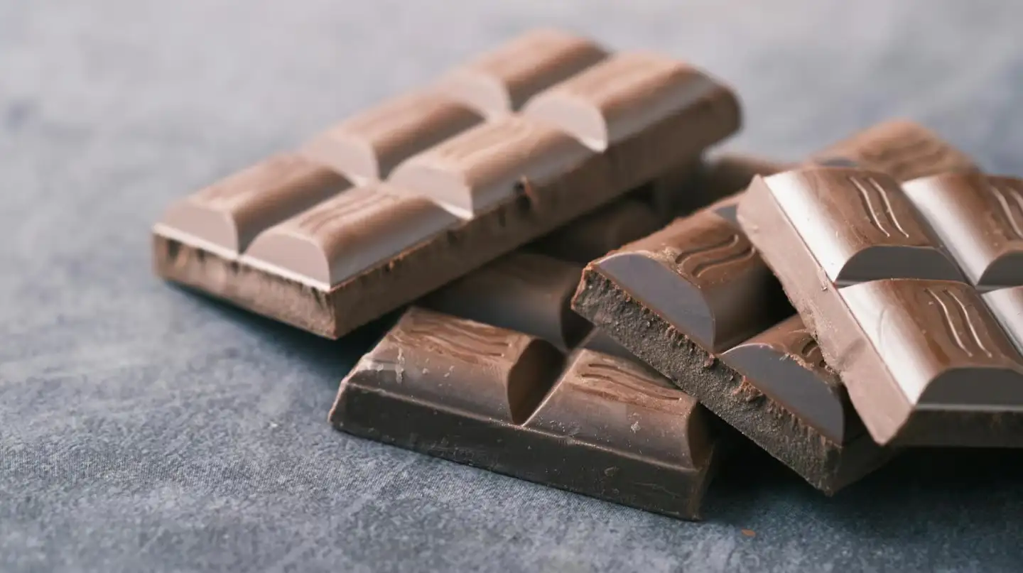 La acusada colocó talio, una sustancia tóxica utilizada como raticida, en una tableta de chocolate destinada a la víctima.