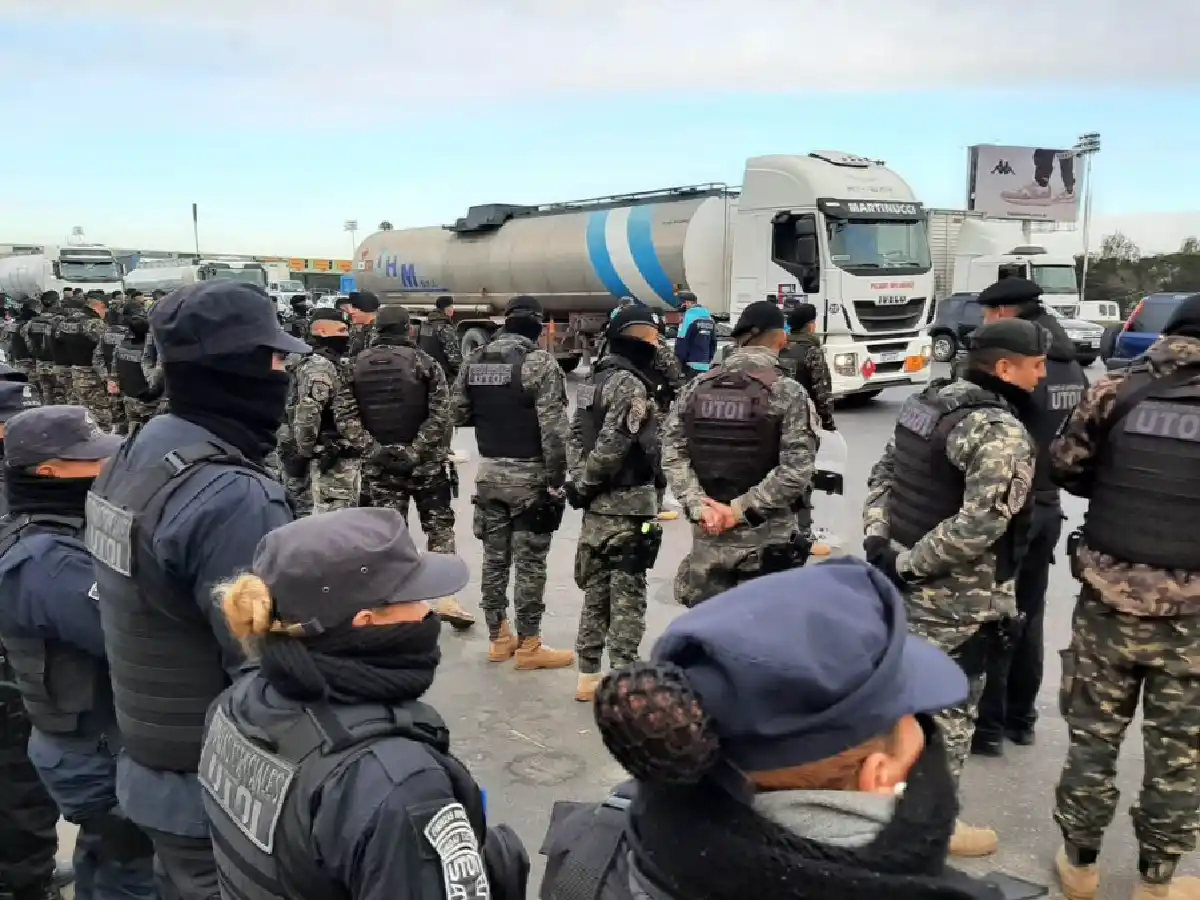 Preocupación de la UIA por el paro del transporte y el riesgo de desabastecimiento