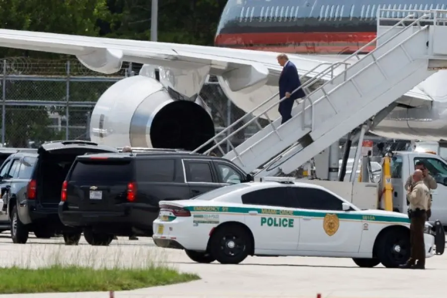 Trump llega a Florida para ser imputado en el caso de los documentos secretos