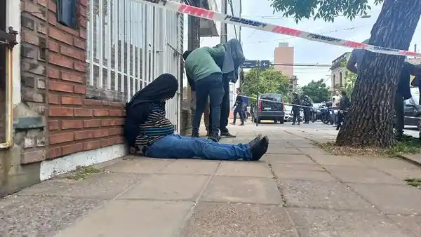Un ladrón herido y tres detenidos tras una persecución y tiroteo en la ciudad de Santa Fe