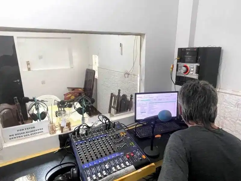 Denuncian que el intendente de Las Lomitas
pidió al ENACOM el cierre de una FM local