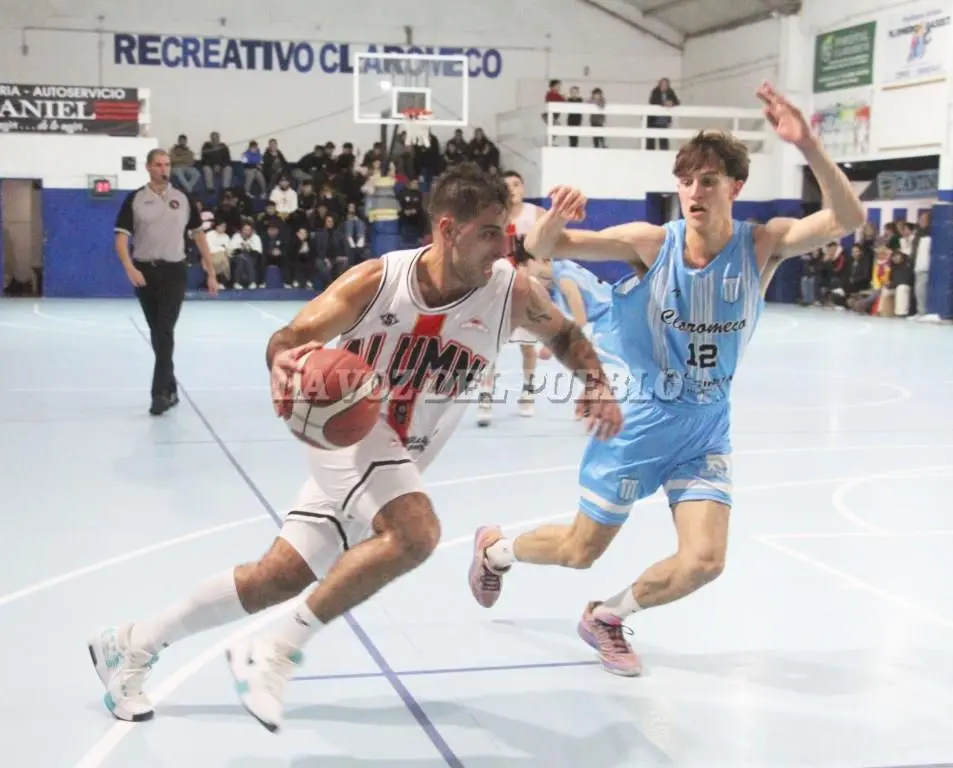Haag de Alumni ataca la zona pintada ante la marca de Alexis Rodríguez