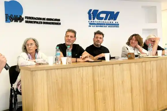 Darío Cocco representó al SEOM en el Congreso Nacional de Municipales y participó de la Feria del Libro