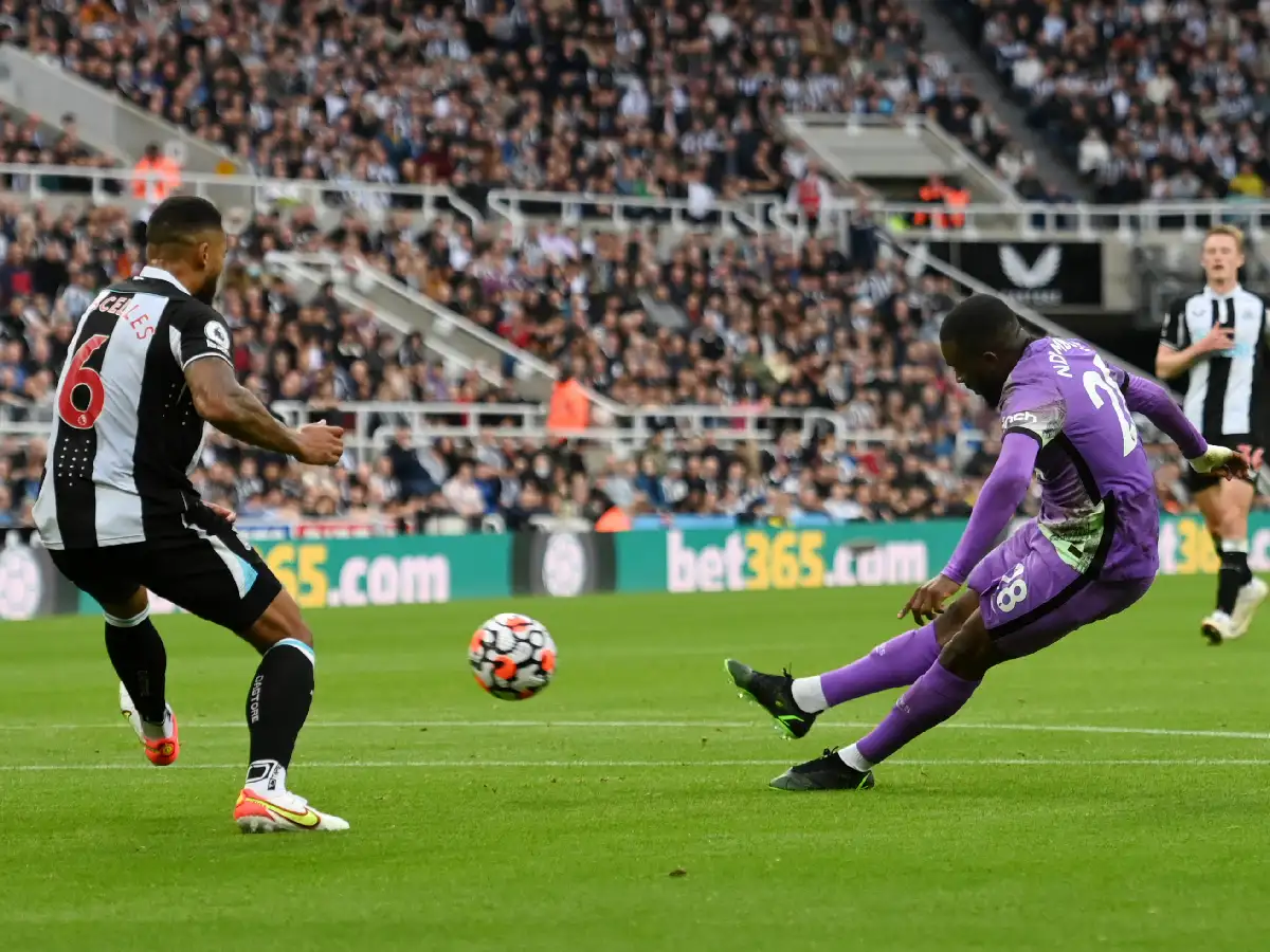 Tottenham, con "Cuti" Romero, venció a Newcastle 