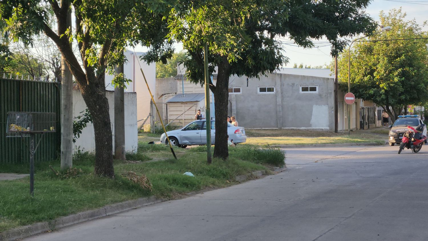 La policía se presentó rápidamente en la escena del accidente.