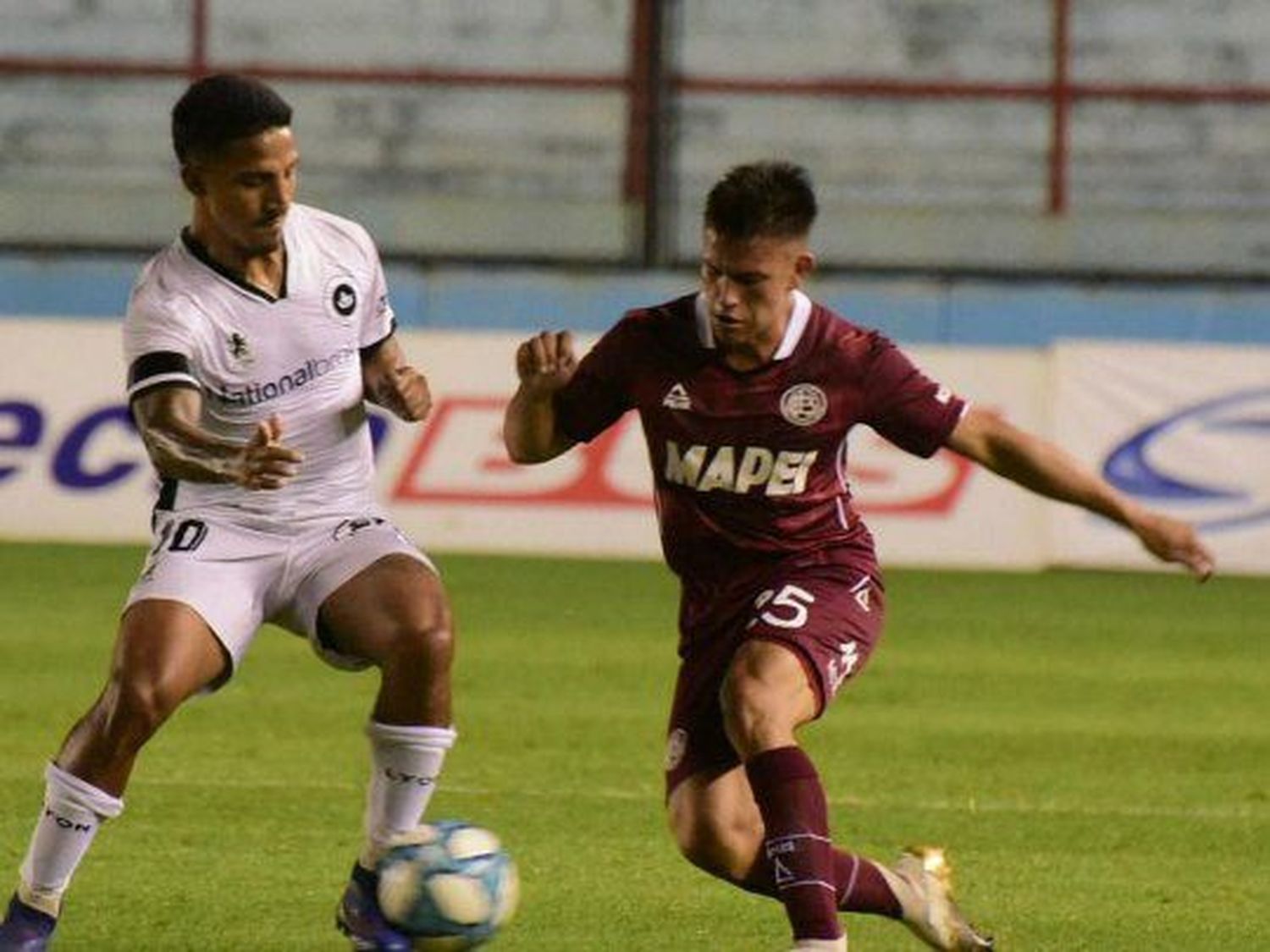 Lanús lo dio vuelta y pasó de ronda ante Real Pilar