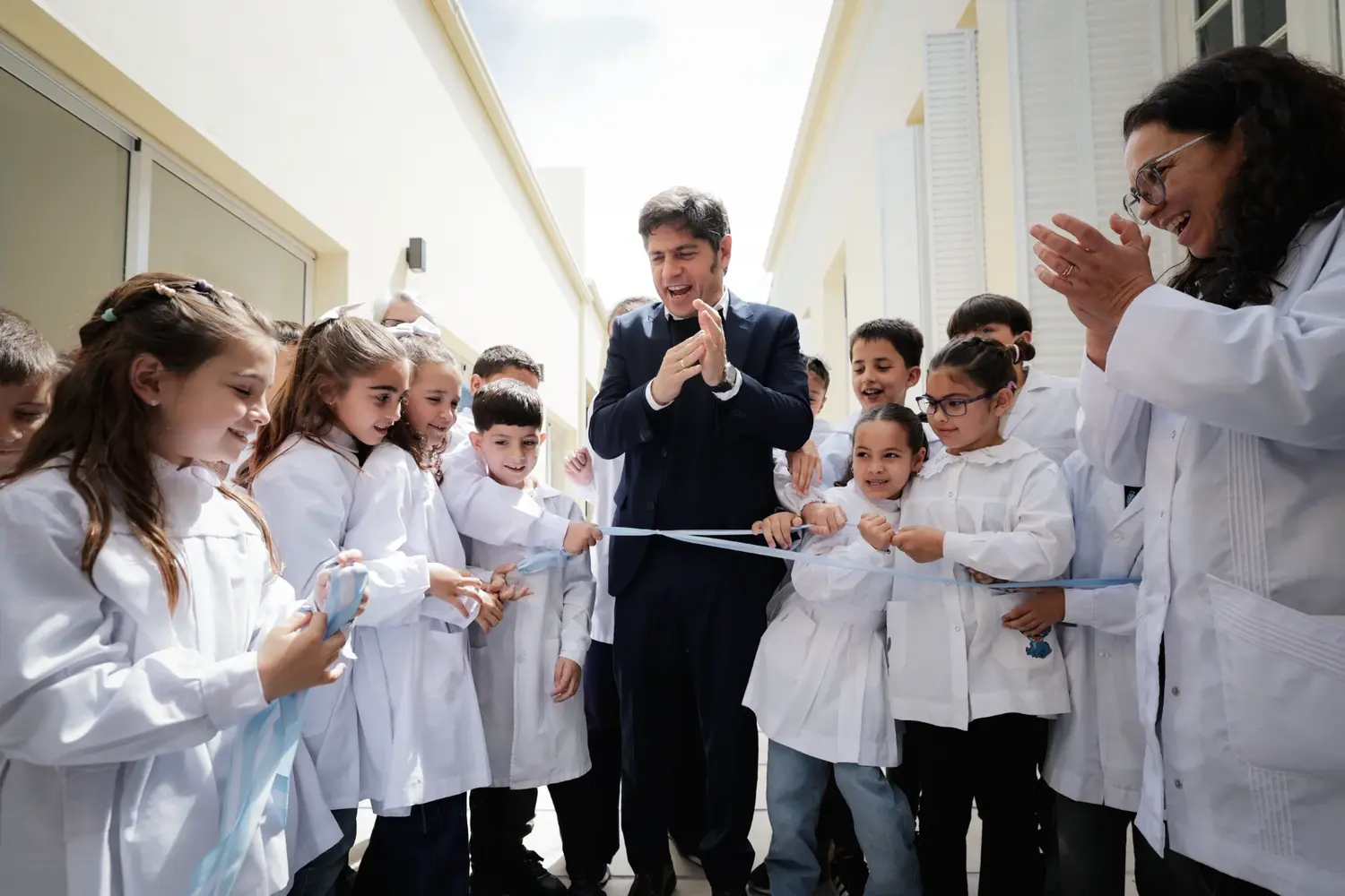 Kicillof inauguró la obra de refacción integral de la Escuela Primaria N°1
