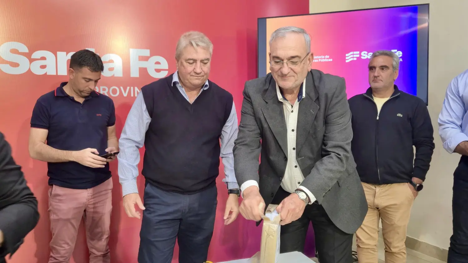 Calvo participó de la apertura de ofertas para el mantenimiento de rutas provinciales en el departamento Castellanos