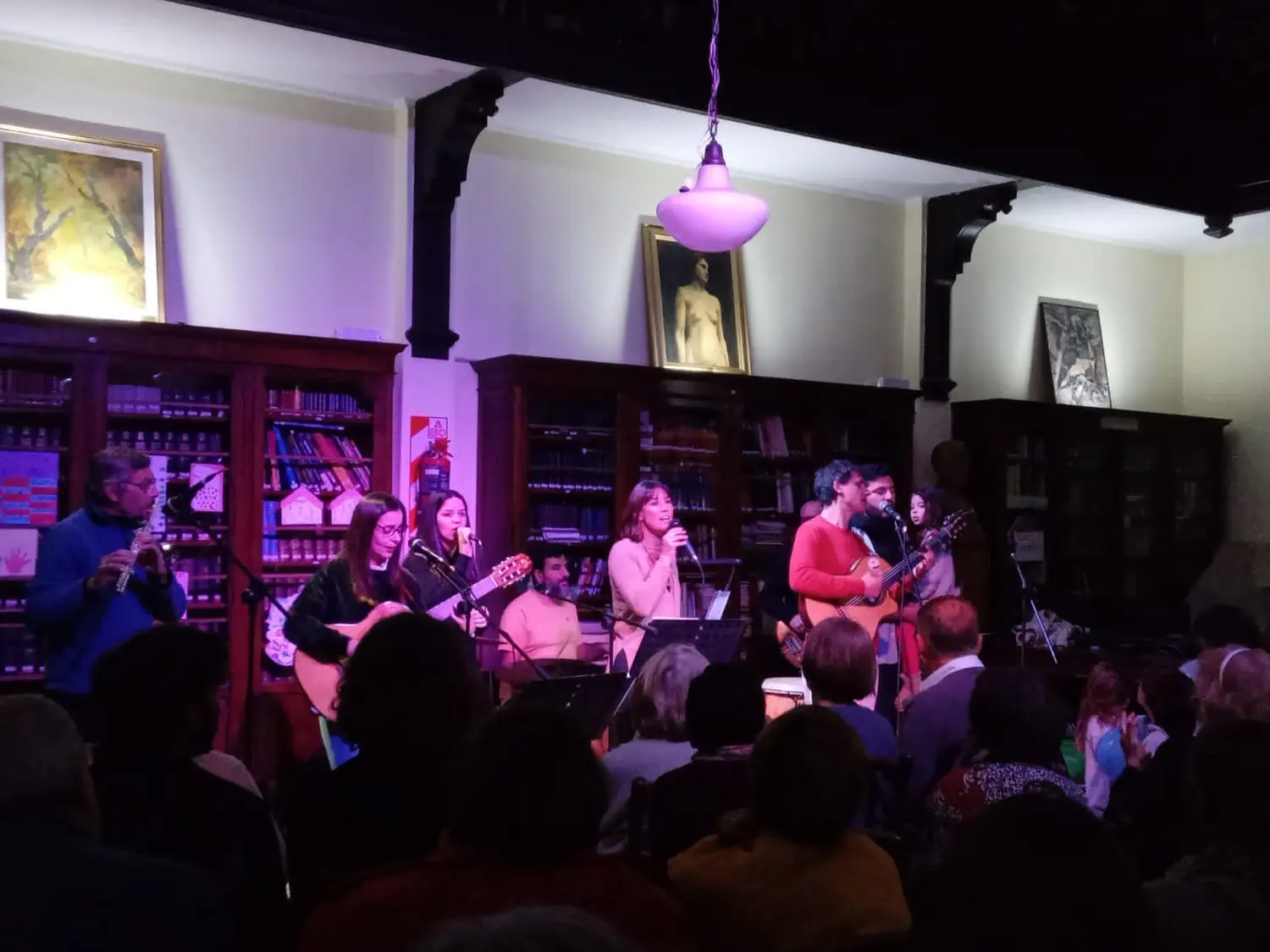 Nico Aulet cierra el año de Espejo Itinerante en la Biblioteca Popular