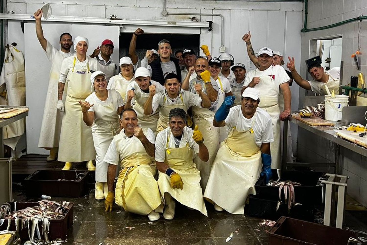 “¡Dale campeón, dale campeón!”, el saludo a Avila de sus compañeros fileteros