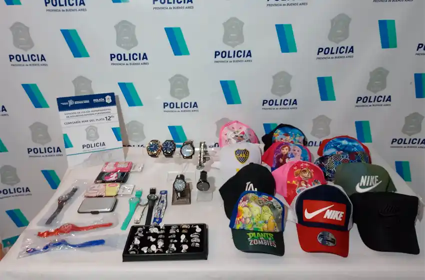 Hombre con frondosos antecedentes robó en comercio: se llevó anillos, dinero y 12 gorras