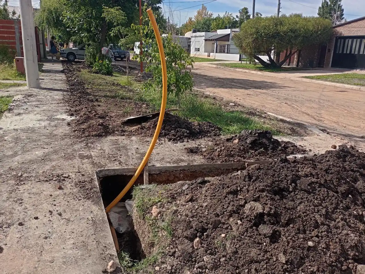 Larroque: avanza a buen ritmo la obra de extensión de la red de gas natural