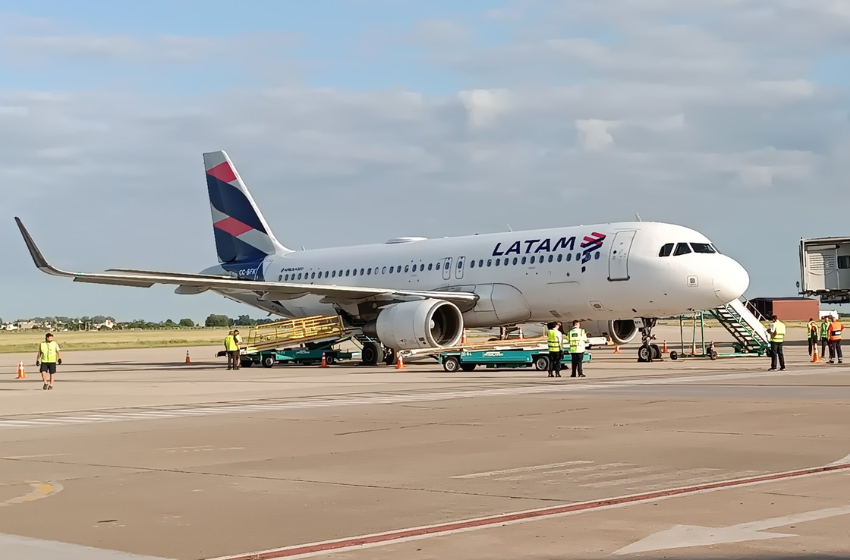 Una aerolínea cancela sus vuelos y ofrece alternativas por el cierre del aeropuerto de Rosario