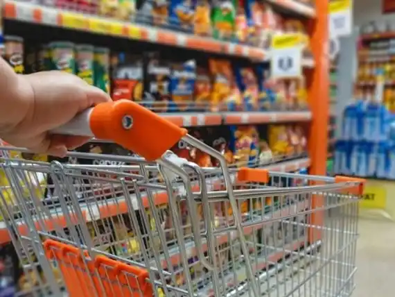 El consumo cayó 1,9% en agosto con una fuerte retracción de ventas