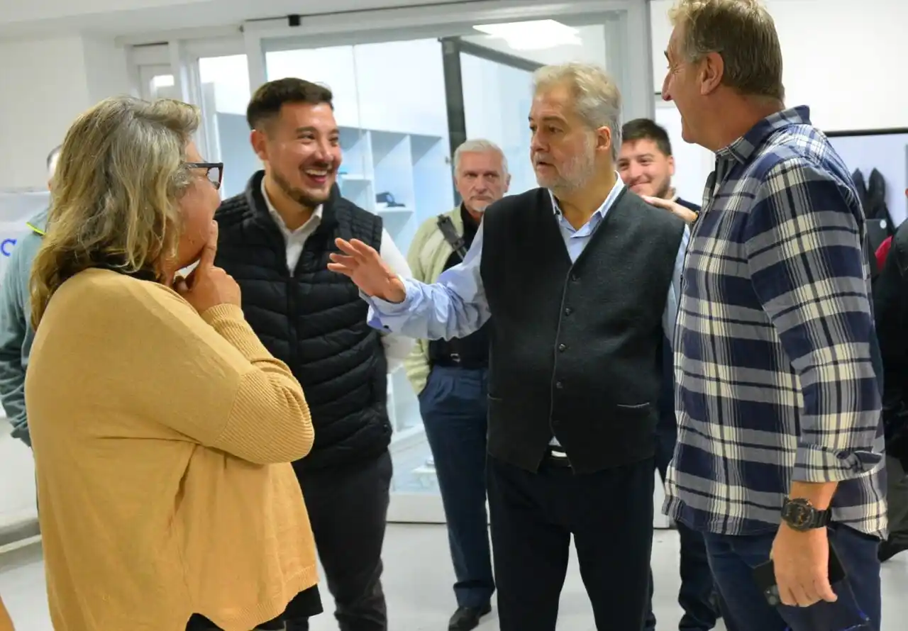 Firmat: Roberto Mirabella visitó obras financiadas por la Provincia 