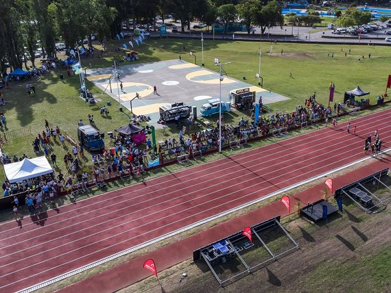 Con un gran encuentro provincial, Tandil inauguró la pista de atletismo en el Polideportivo Municipal