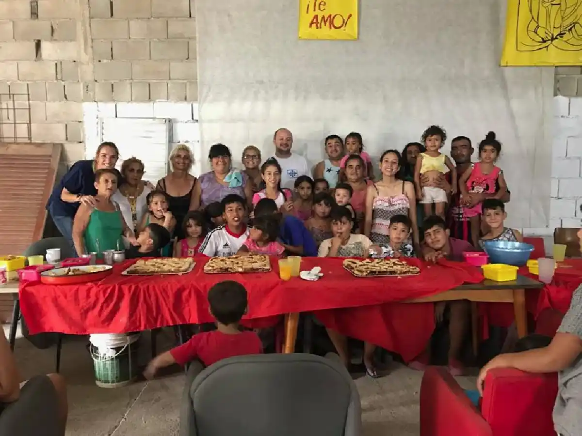Cáritas le festejó el cumpleaños a los chicos del merendero La Virgencita