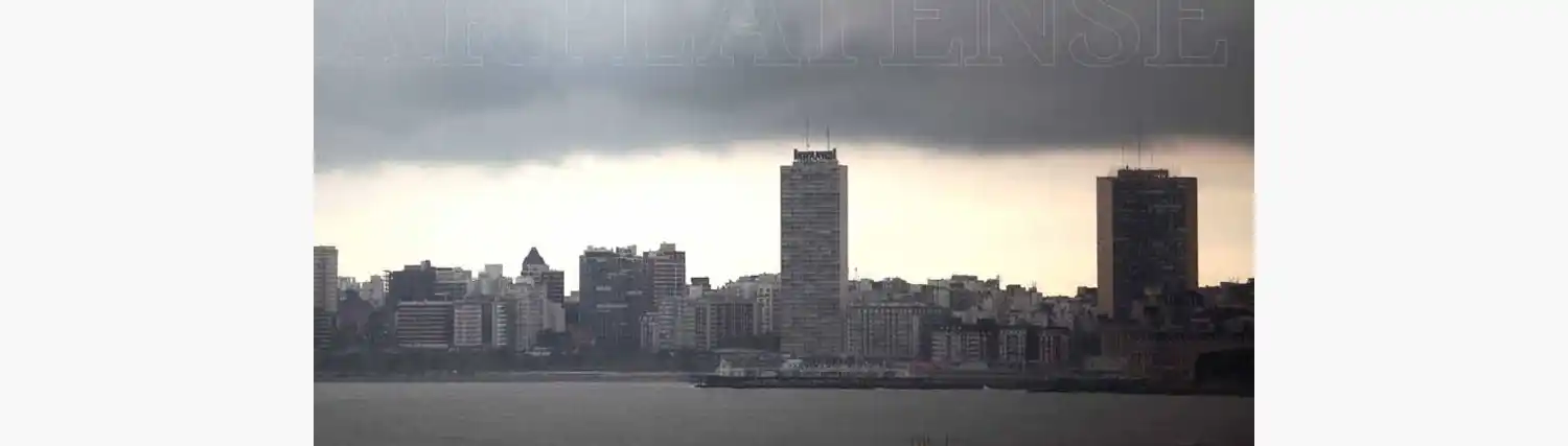 Una mañana muy fría y con chaparrones aislados en Mar del Plata