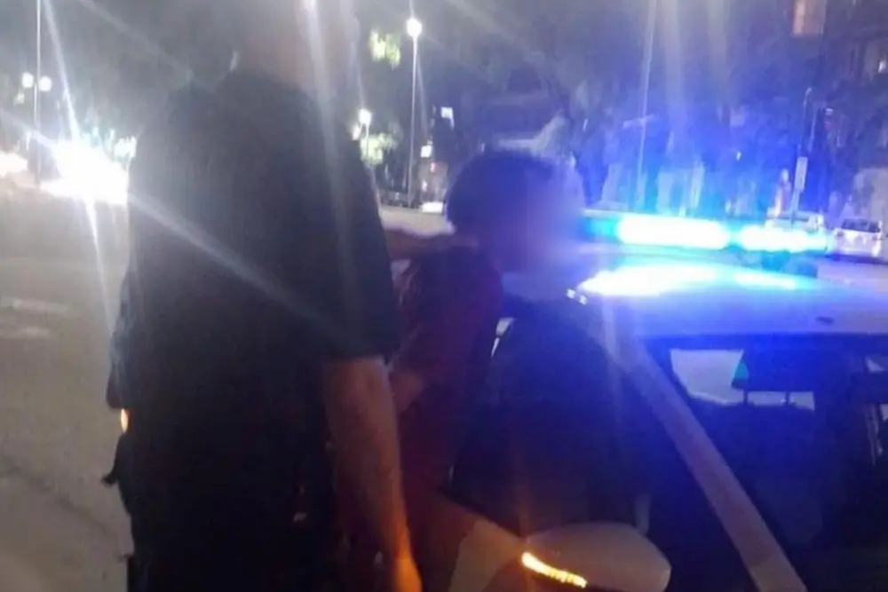 Cuidacoches detenido.